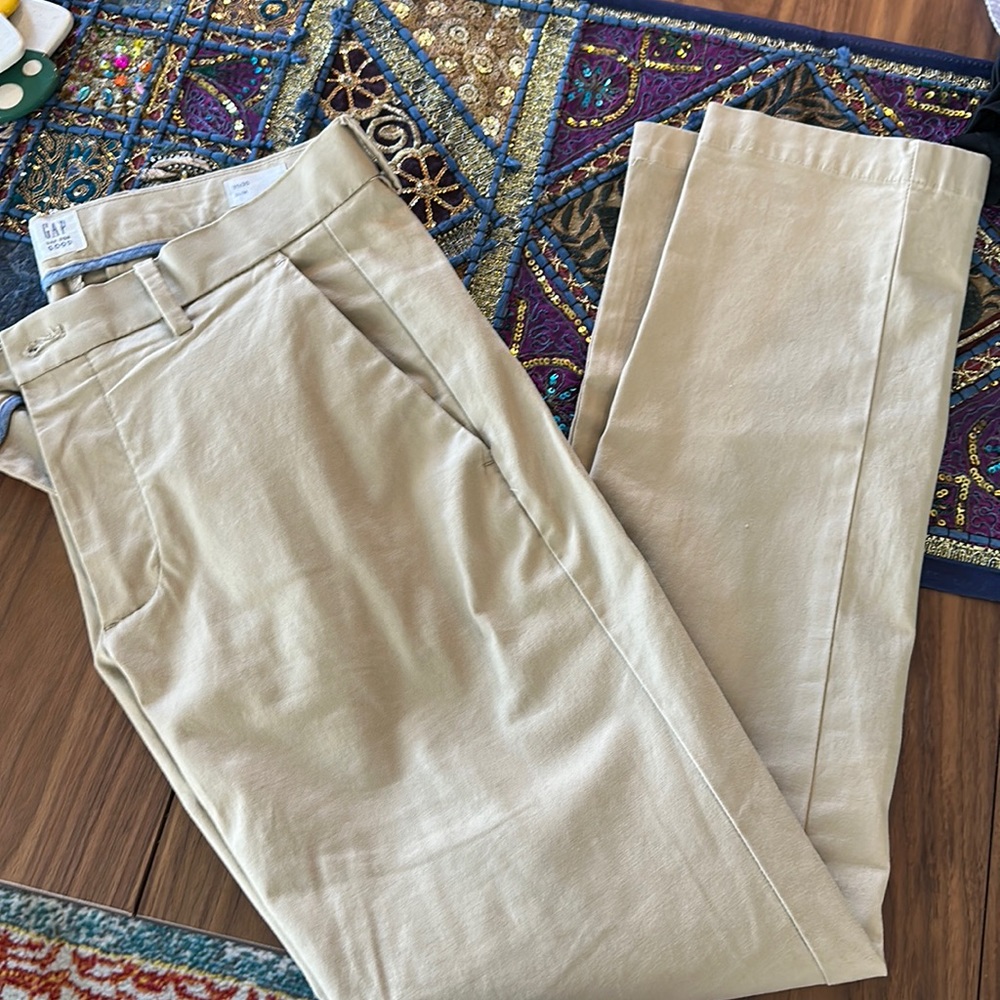 Men’s khaki pants good condition slim fit